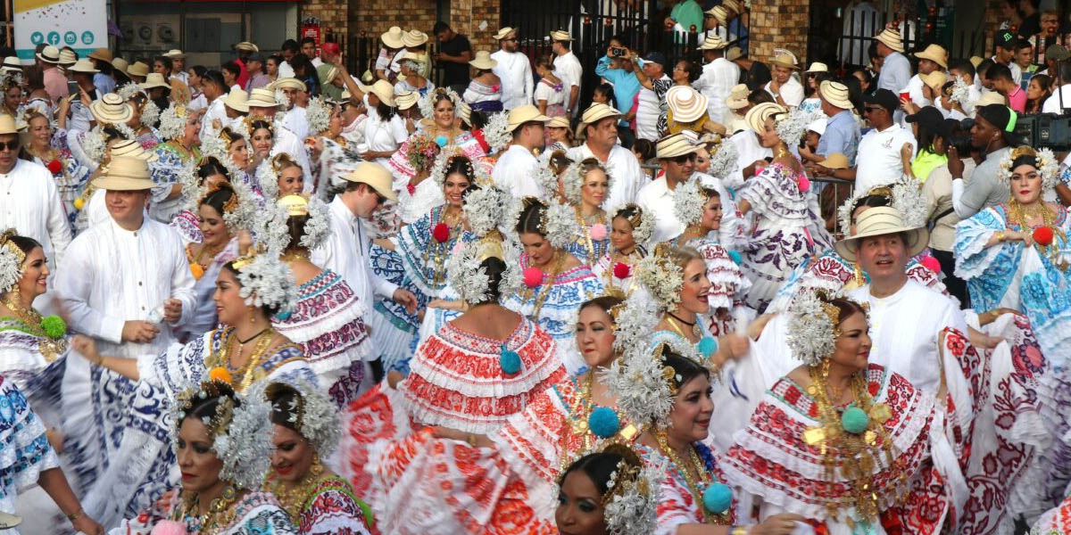 desfile de las mil polleras panama